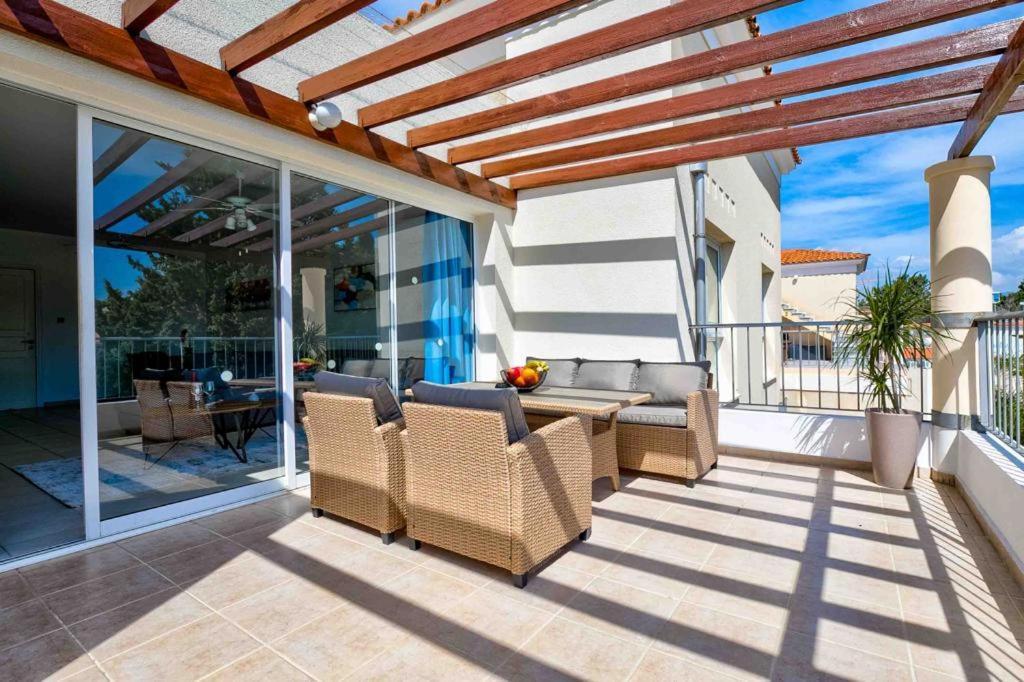 Appartamento Penthouse Carina Paphos Esterno foto